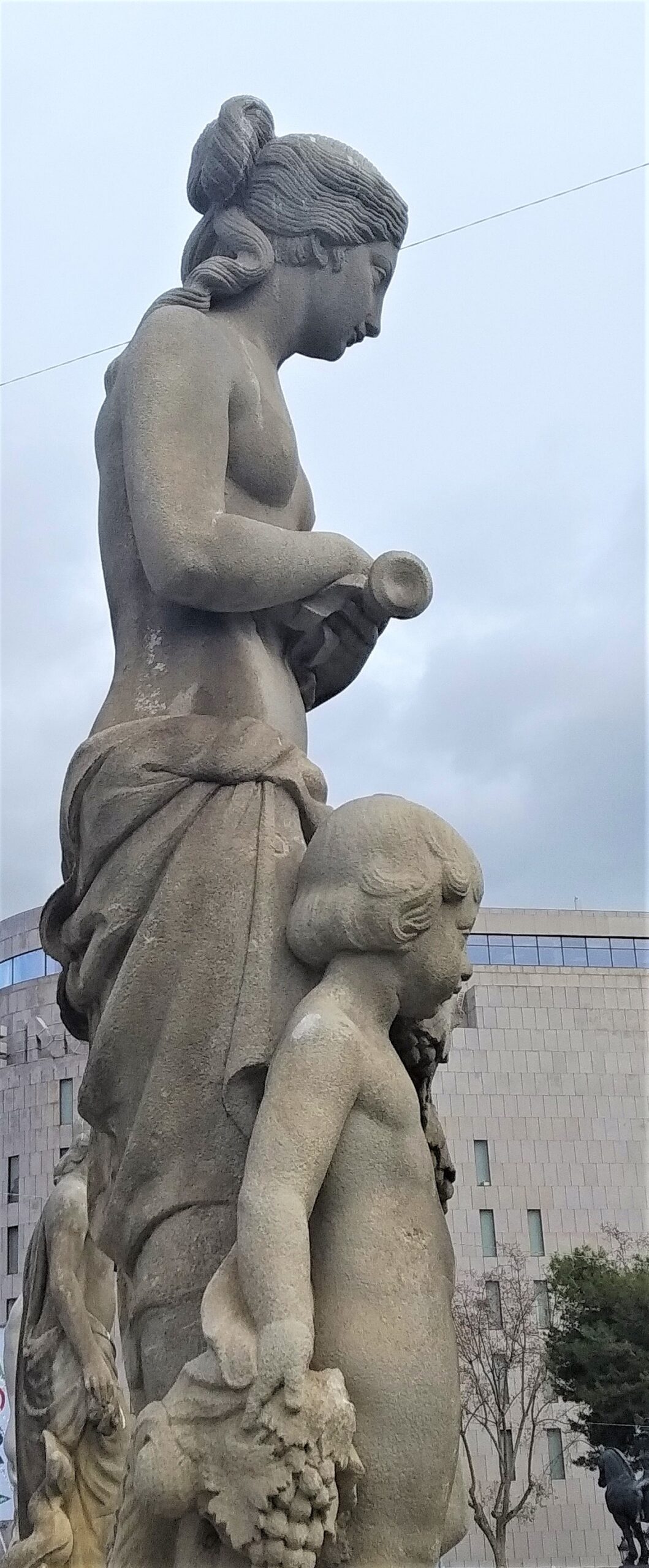 Mujer con niño y flautín, de Josep Viladomat.